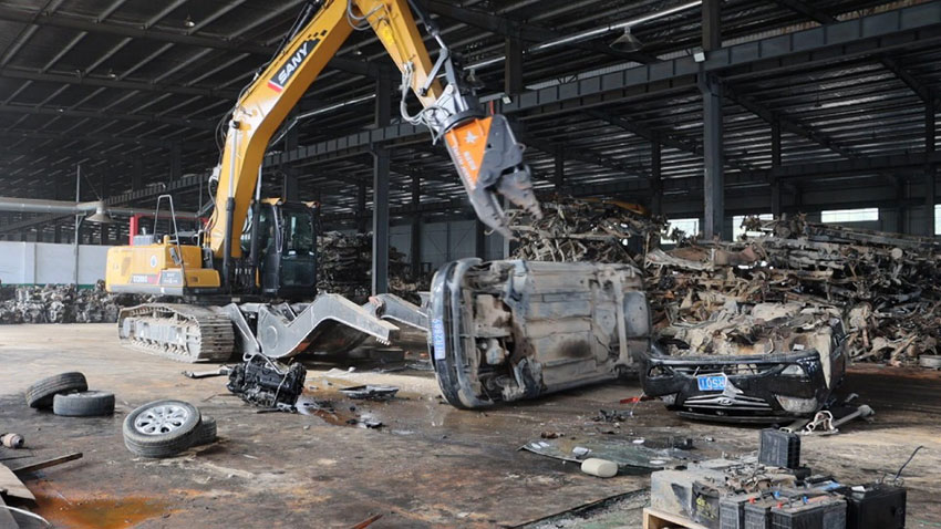 福建武林(lín)物(wù)資回收有(yǒu)限公司拆車(chē)一(yī)體(tǐ)機(jī)應用(yòng)